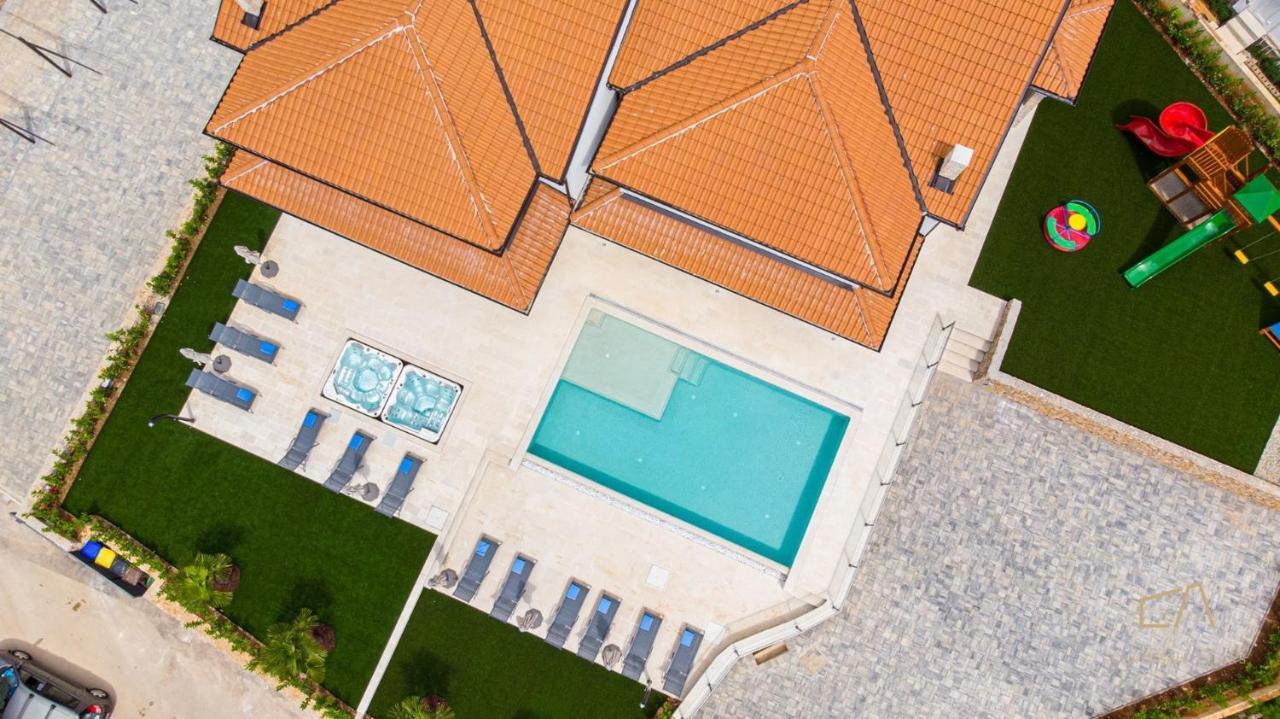 Luxury Apartments Loma Sveti Vid-Miholjice Esterno foto